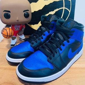 Air Jordan 1 Mid Hyper Royal